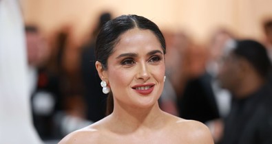 Imádjuk: Salma Hayek forró fotóval ünnepelte a bikinik napját