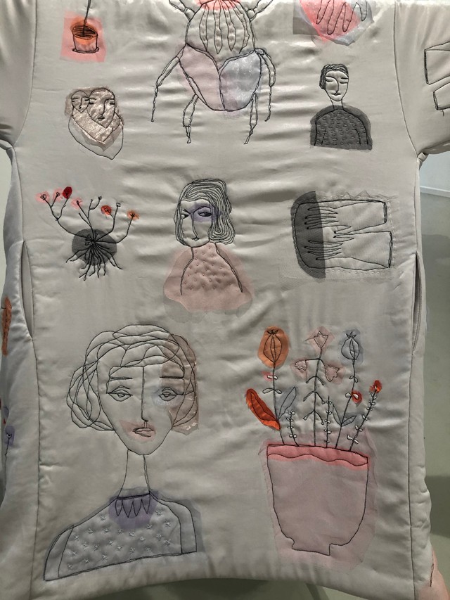 A New York-ban élő színésznő hímzései díszítik a magyar márka új kollekcióját