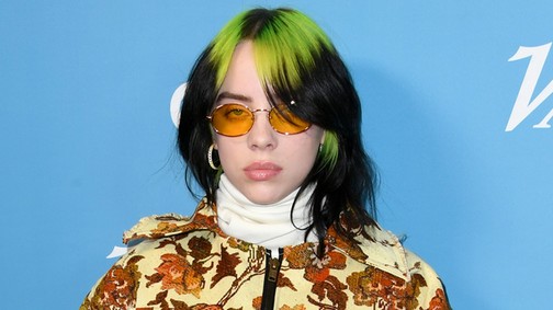 Billie Eilish új frizurájából eltűnt a neon csík, és elképesztően jó a haja most