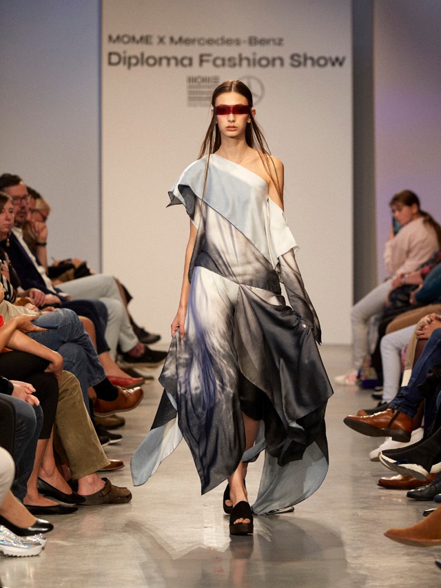 Elképesztő kreációkat mutattak be a MOME Textiltervező Tanszékének frissen végzett hallgatói