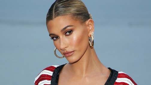 Igazi inspiráció! Íme Hailey Bieber őrülten forró randiszettje