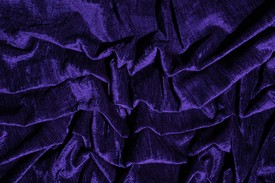 2025 - Future Dusk, vagyis „a jövő alkonya”- Ez a mély, sötét árnyalat a kék és a lila keveréke. A misztikum és a kikapcsolódás érzését testesíti meg. Gazdag, lila tónusával friss perspektívát kínál a sötétkékre.  