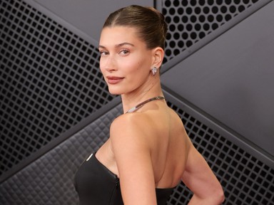 Hailey Bieber friss fotójába belepirulsz, a világ legapróbb bikinijébe bújt Justin Bieber felesége