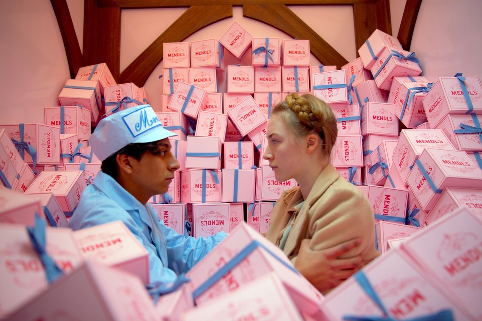 Wes Anderson jellegzetes stílusát az is felismeri, aki egy filmjét se látta, köszönhetően egy TikTok-trendnek