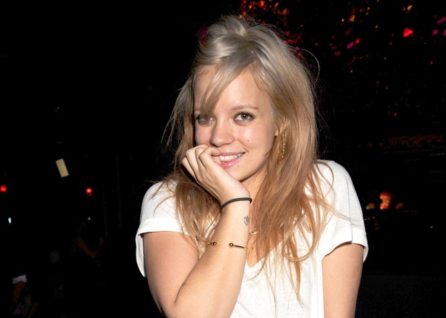 Sokáig nem változtatott a frizuráján, aztán 2008 elején hirtelen kiszőkült