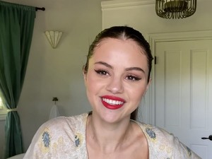 Selena Gomez pattanásokról, lelki békéről és sminktechnikájáról