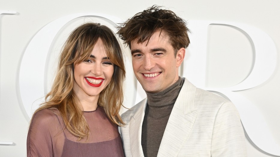Robert Pattinson és Suki Waterhouse elárulták, kisfiúk vagy kislányuk született-e