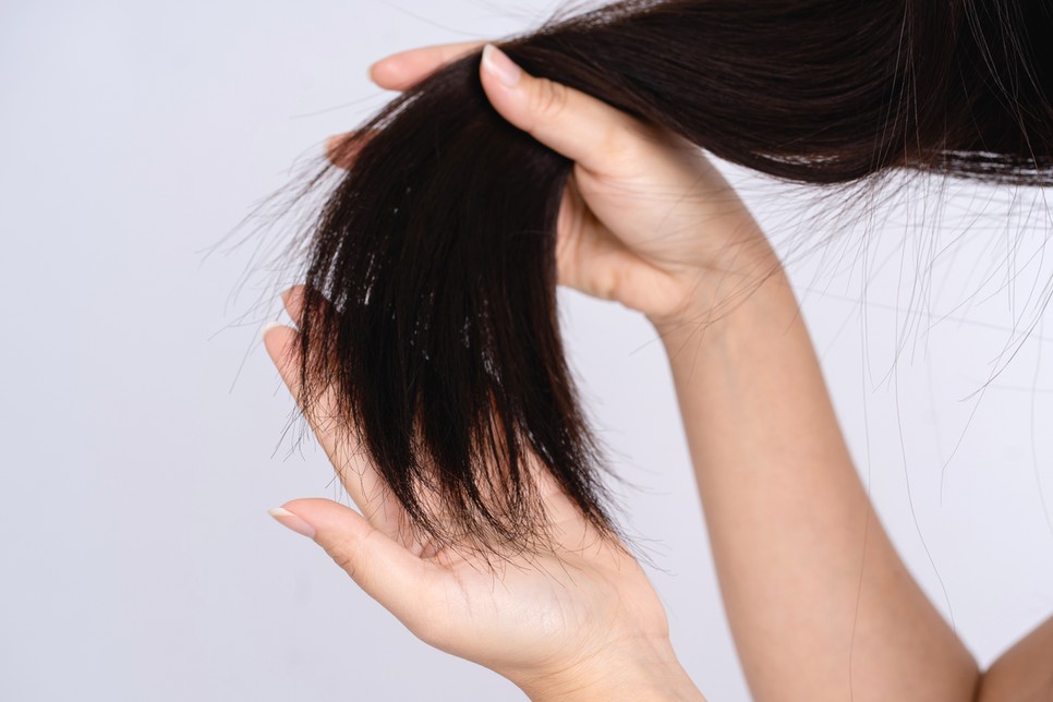 Kívülről és belülről is tennünk kell a hajhullás ellen és a frizuránk egészségéért