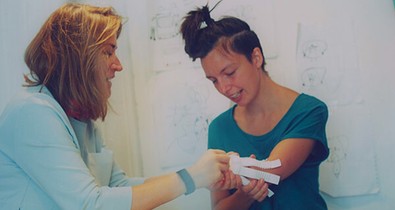 Vannak élethelyzetek, amikor a nem verbális kommunikáció és a design életminőséget javíthat, de akár életet is menthet — beszélgetés Dezső Renáta kutató-tervezővel