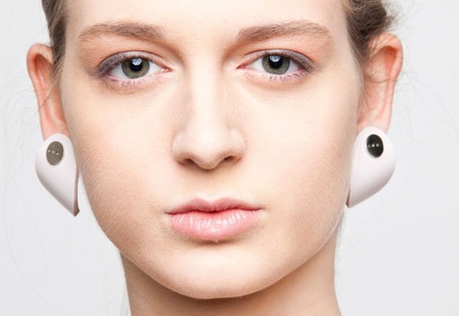 „Nem létezik annál nagyobb elismerés egy ötvös számára, minthogy valaki az általa készített ékszereket viseli. Azt jelképezi: értjük egymást.” 