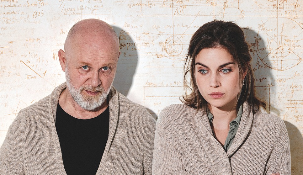 A február 8-án, a Centrál Színházban bemutatott, Egy bizonyítás körvonalai című előadásban először áll újra együtt színpadra Horváth Lajos Ottó és Szász Júlia, ismét apa-lánya szerepben, Puskás Tamás rendezésében.