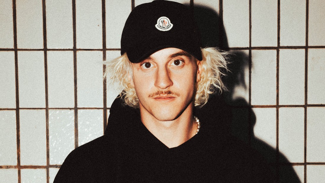 Vértes Nátán a sportot és a pszichológiát összekötve segíti az emberek mentális egészségét. Elindította a Minden OK Project-et, hogy támogassa az embereket a stresszes mindennapok során.