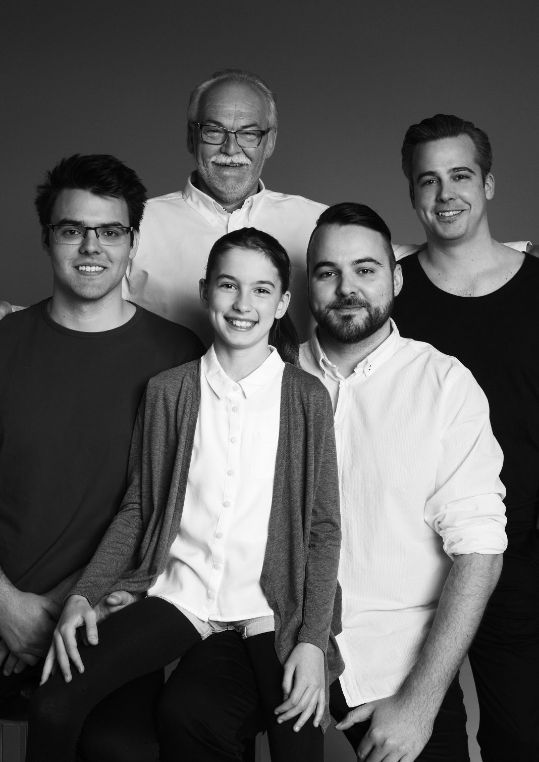 Az Ilcsi Szépítő Füvek, egy jelentős hagyománnyal rendelkező magyar családi vállalkozás, Ilcsi néni karrierjének kezdetével indult útjára 1958-ban. A cég fennállása óta kiemelten fontosnak tartja a magyar hagyományok megőrzését és erősítését, ezért termékeit kizárólag Magyarországon, helyi bioültetvényekről és biogazdaságokból származó alapanyagokból állítják elő.