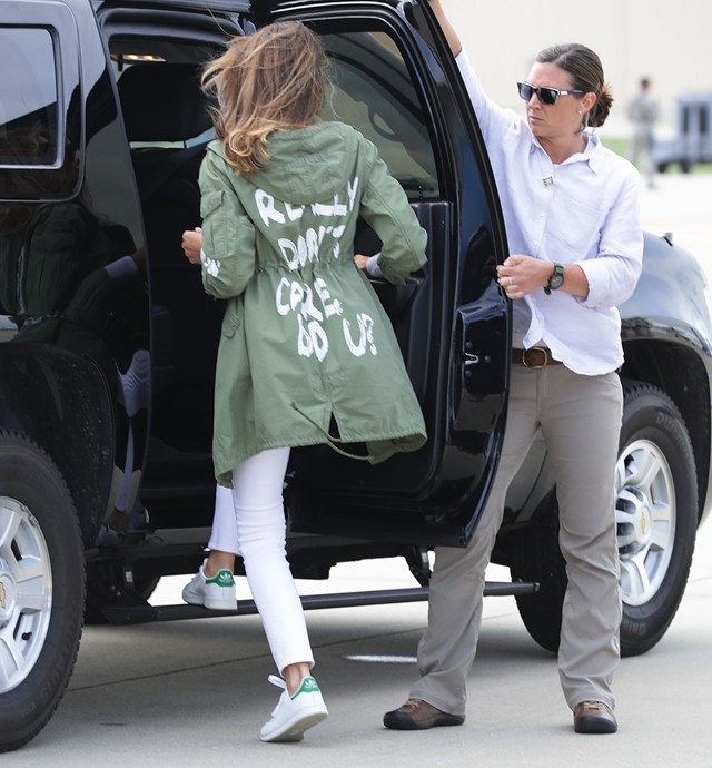 Ruhákba rejtett üzenetek:  itt a kincses térkép Kamala Harris, Dr. Jill Biden és Melania Trump szettjeihez