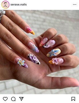 A színes francia megoldások jelenleg a kedvenceink közé tartoznak, ráadásul milyen jól mutatnak a hibiszkusz körömtrenddel együtt