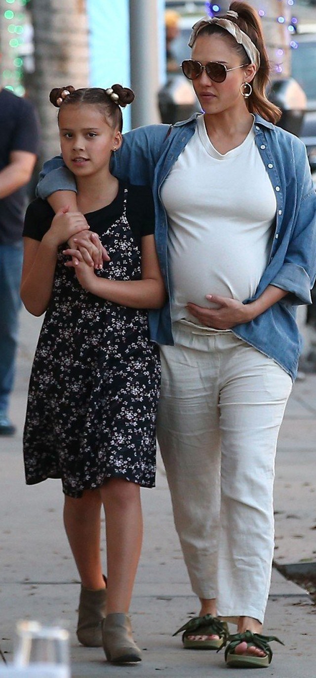 Jessica Alba kislánya kiköpött édesanyja!