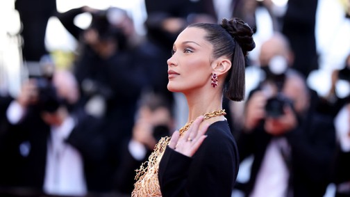 Nincsenek szavak a Bella Hadid által viselt eszméletlen Schiaparelli kreációra Cannes-ban