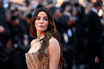Így néz ki az 51 éves Eva Longoria bikiniben, tökéletes póz és filterek nélkül