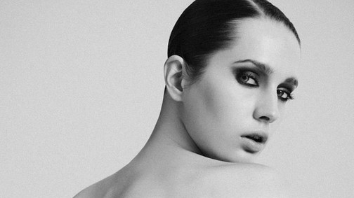 Újabb modellüdvöske blogol a GLAMOUR Online-on