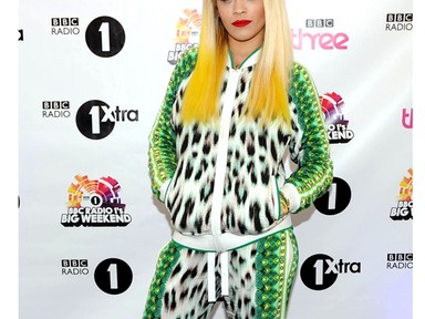 Nevetséges, vagy szupersikkes Rita Ora luxusmelegítője?