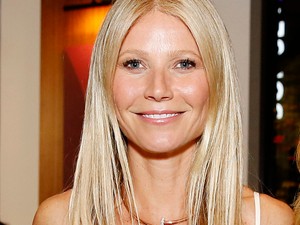 Gwyneth Paltrow olyan feszes, kockás hasat villantott 47 évesen, mint más 17 évesen sem