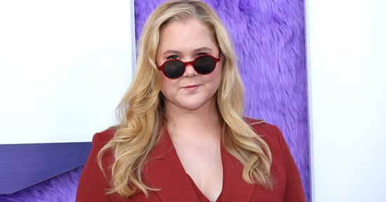 Amy Schumer soha nem volt még ilyen karcsú: miniszoknyában mutatta meg hosszú lábait