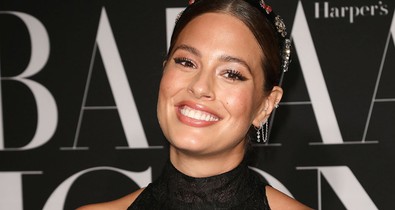 A várandós Ashley Graham most egy szál bodyban a vörös szőnyegen
