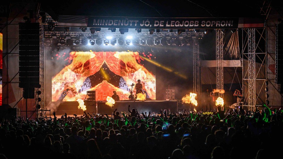 A pünkösdi hétvégén a Lővérekben zajló koncerteken tízezrek vettek részt, a városban teltházzal működtek a szállodák és az éttermek.