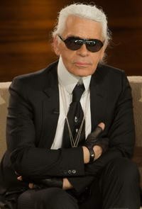 Lagerfeld kedvenc öltönyéért fogyott.
