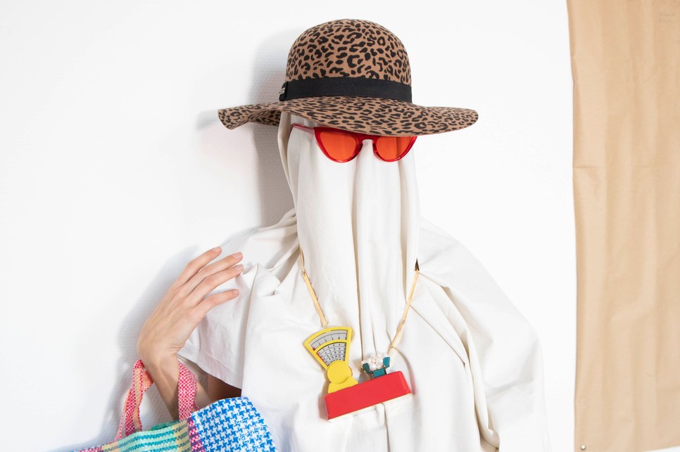 Elgondolkodtató, humoros és látványos ékszerek: ismerd meg Lőrincz Réka kortársékszer tervezőt