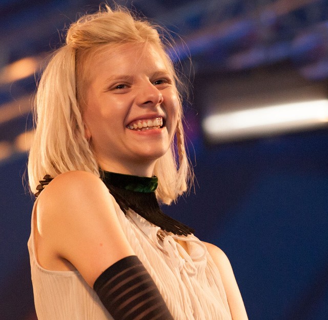 shura, aurora, touch, running with the wolves, white light, énekesnő. album, nothings real, all my demons greeting me as a friend, poplemez, lemez, debütáló lemez