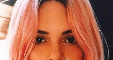 Kendall Jenner rózsaszín haja szupervagány!