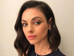 Mila Kunis cuki pulcsija egyszerűen KELL