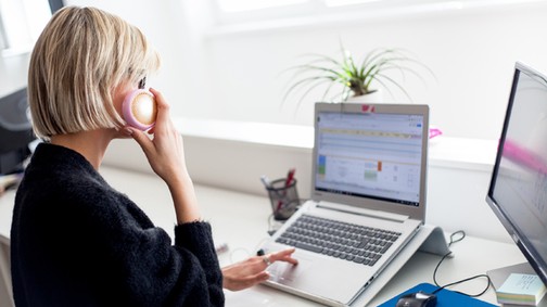 Instant irodai szépségtippek ülőmunkát végzőknek