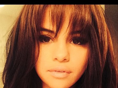 Hű! Selena Gomez új frizurára váltott!