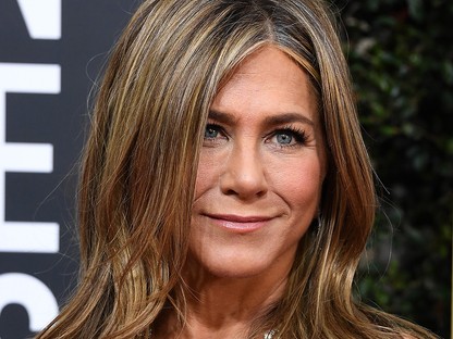 Micsoda váratlan fordulat! Jennifer Aniston hosszú, fekete estélyiben a Golden Globe gálán