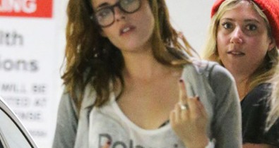 A szemüveges Kristen Stewart kiakadt a fotósokra