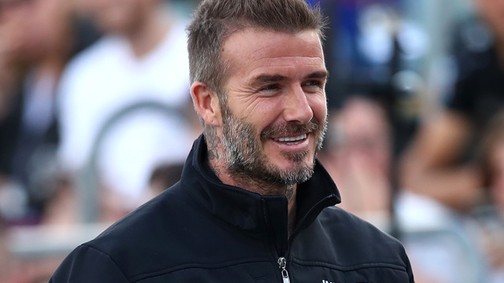 Nagyon fura: David Beckham zöld sminkben pozól a Love magazin címlapján