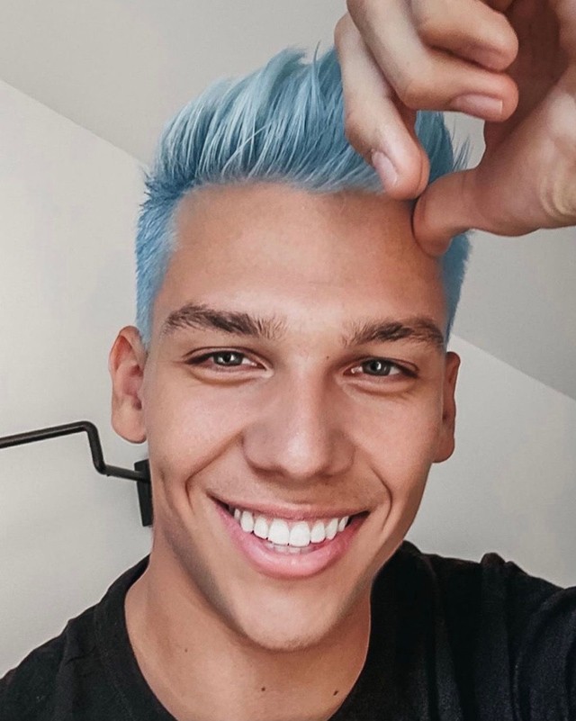 Budavári Fülöp rendhagyó kampány keretein belül hívja fel figyelmet a zaklatásra