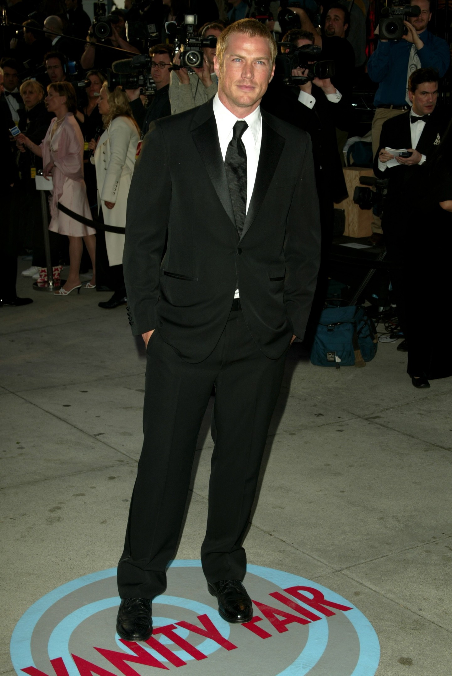 2004-ben a Vanity Fair Oscar Party-ján extra rövid hajjal tűnt fel, miután a szerepe kedvéért leborotválta szőke tincseit. 