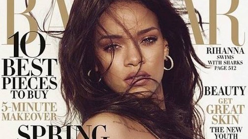 Rihanna cápákkal úszkál