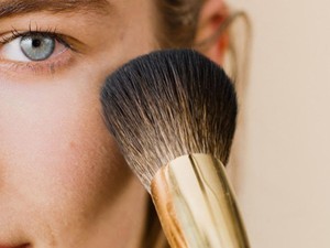 Igen: kézzel készült, fenntartható és vegán sminkecsetekkel jön a Lush