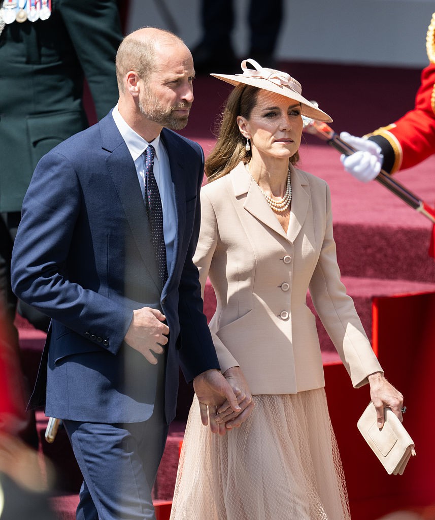 Katalin hercegné és Vilmos herceg kéz a kézben andalogtak