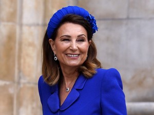 Katalin hercegné anyukája a királynét is túlragyogta, ezzel a ruhával érte el, hogy mindenki őt nézze