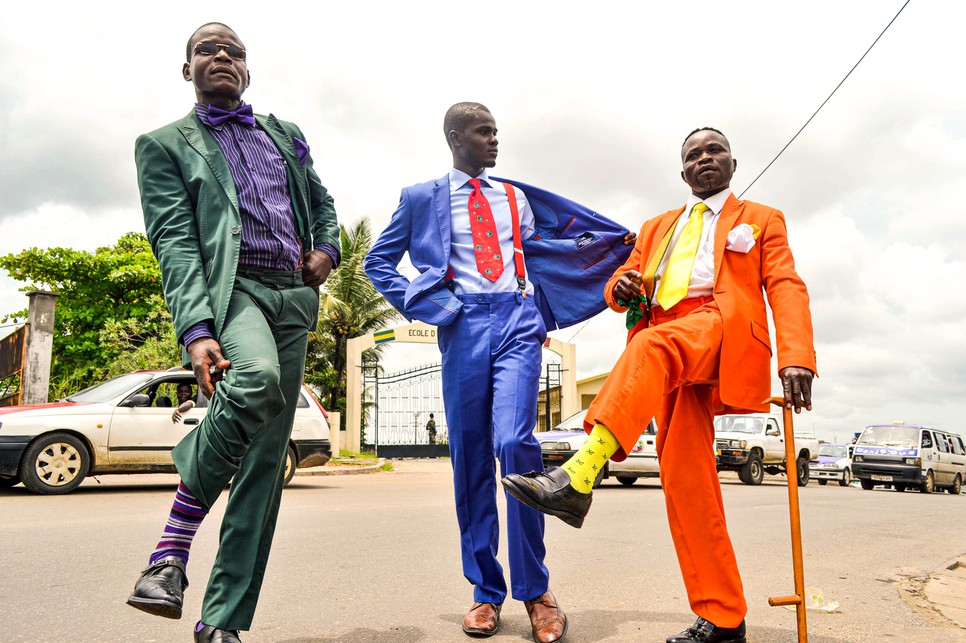 A La Sape divatmozgalom egyik szabálya, hogy legalább három színt viseljünk