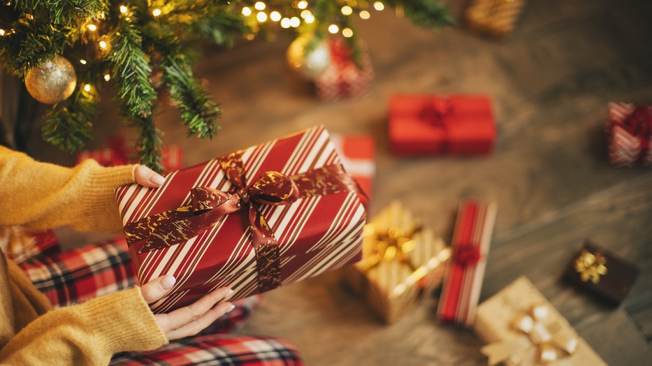 Ha még nem tudod, hogy mit adj szeretteidnek idén karácsonykor, most mutatunk 6 szempontot, amit érdemes figyelembe venned!