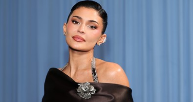 Kylie Jenner Timothée Chalamet nélkül, pucérruhában érkezett a Met-gálára