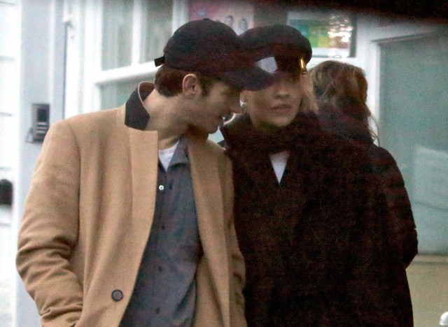 Rita Ora és Andrew Garfield