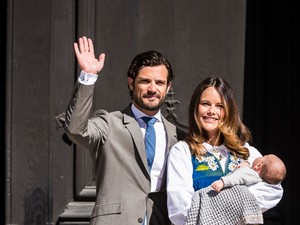 A svéd hercegi pár először mutatta meg a világnak újszülött babáját!