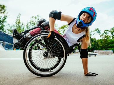 „Lehet, hogy letörik a körmöm, de akkor is én javítom a székemet” - 7 dolog, amit nem tudtál a kerekesszékesekről
